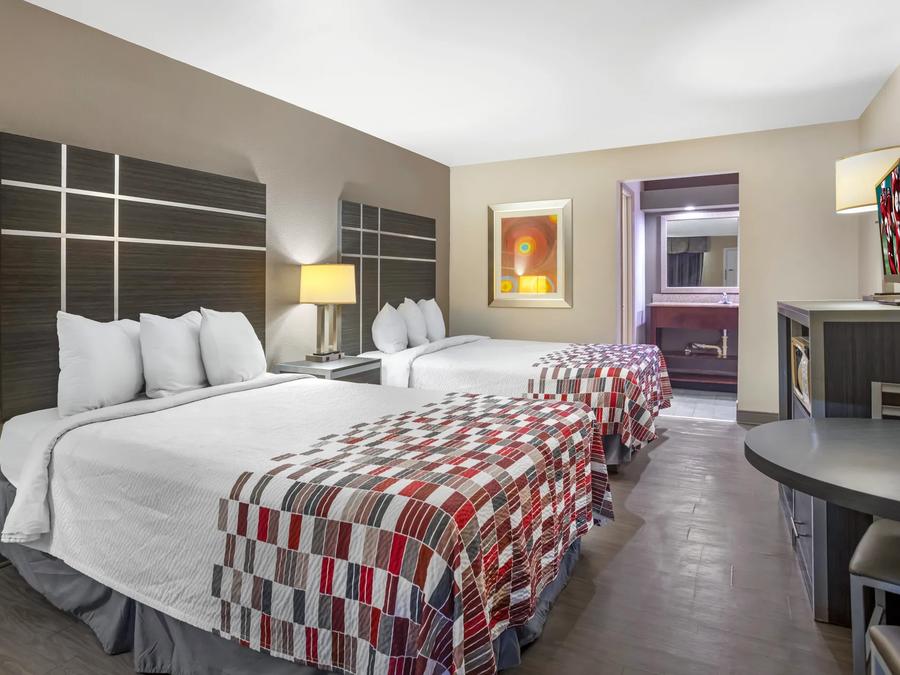 RRI1135_2 Queen Beds 3 PRO Approved 9-18-26 Image
