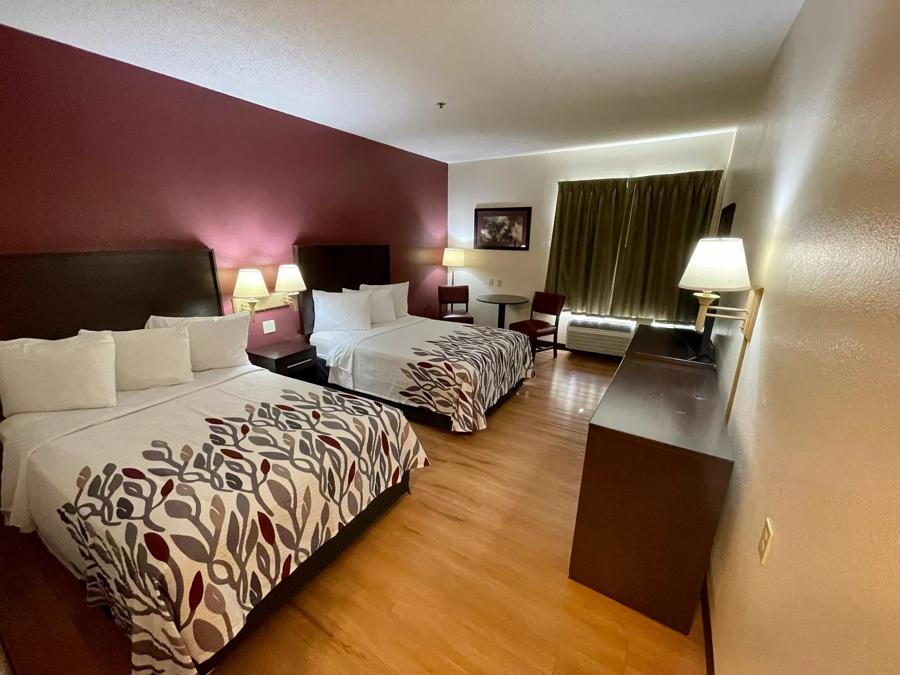Red Roof Inn Clyde Deluxe 2 Full Beds Room Image Details