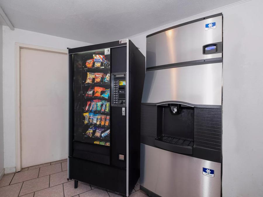 Red Roof Inn Abingdon Vending Image 