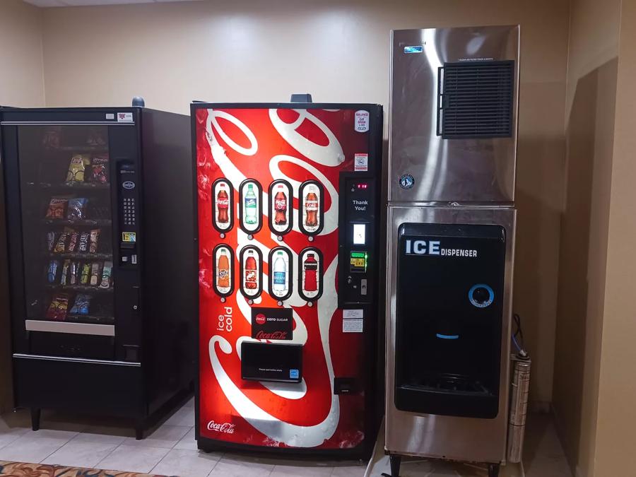 Red Roof Inn & Suites Midland Snack Center Image