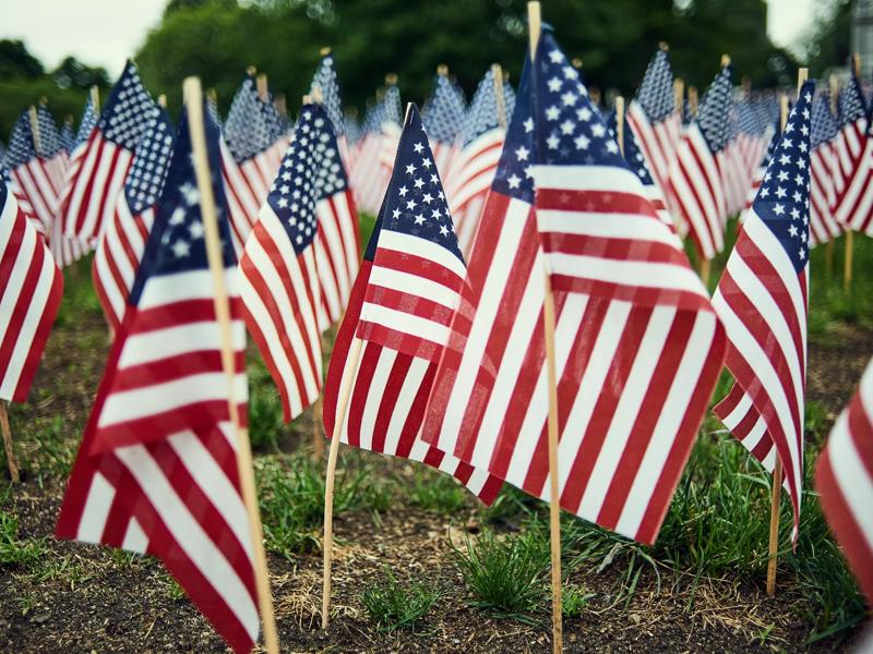 soldier with the american flag