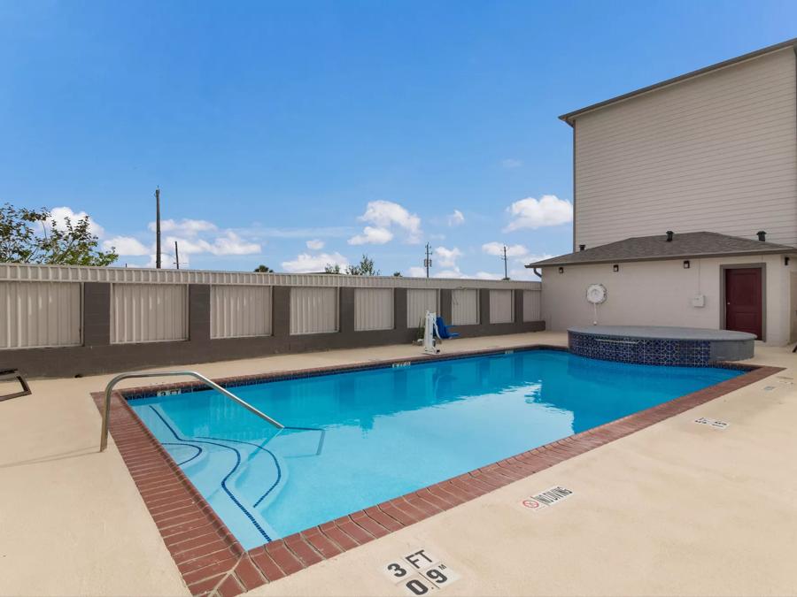 Red Roof Inn Galveston - Beachfront Outdoor Swimming Pool Image