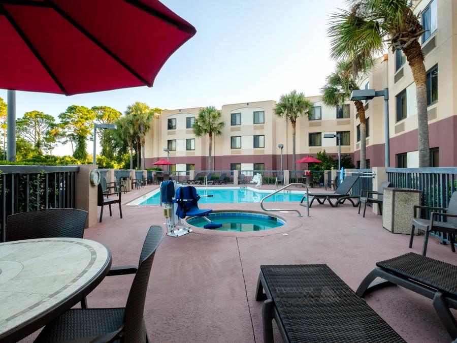 Red Roof PLUS+ Palm Coast Outdoor Swimming Pool Image