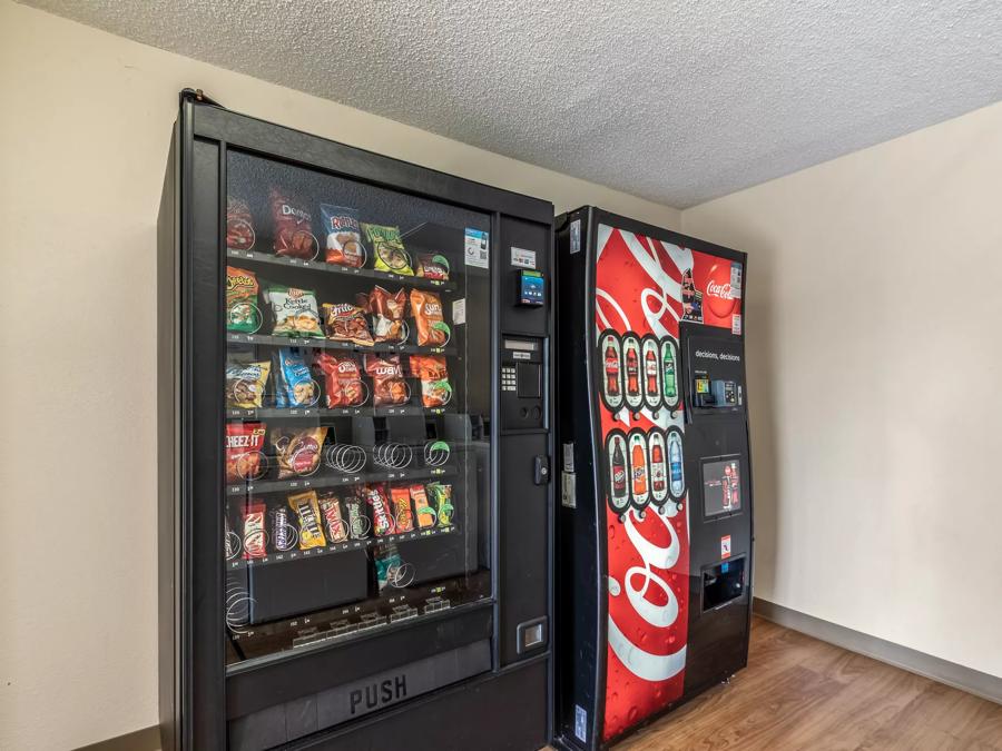 HomeTowne Studios Austin Vending Image