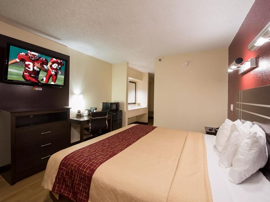 Red Roof Inn Houston - Brookhollow Deluxe King with Kitchenette Non-Smoking