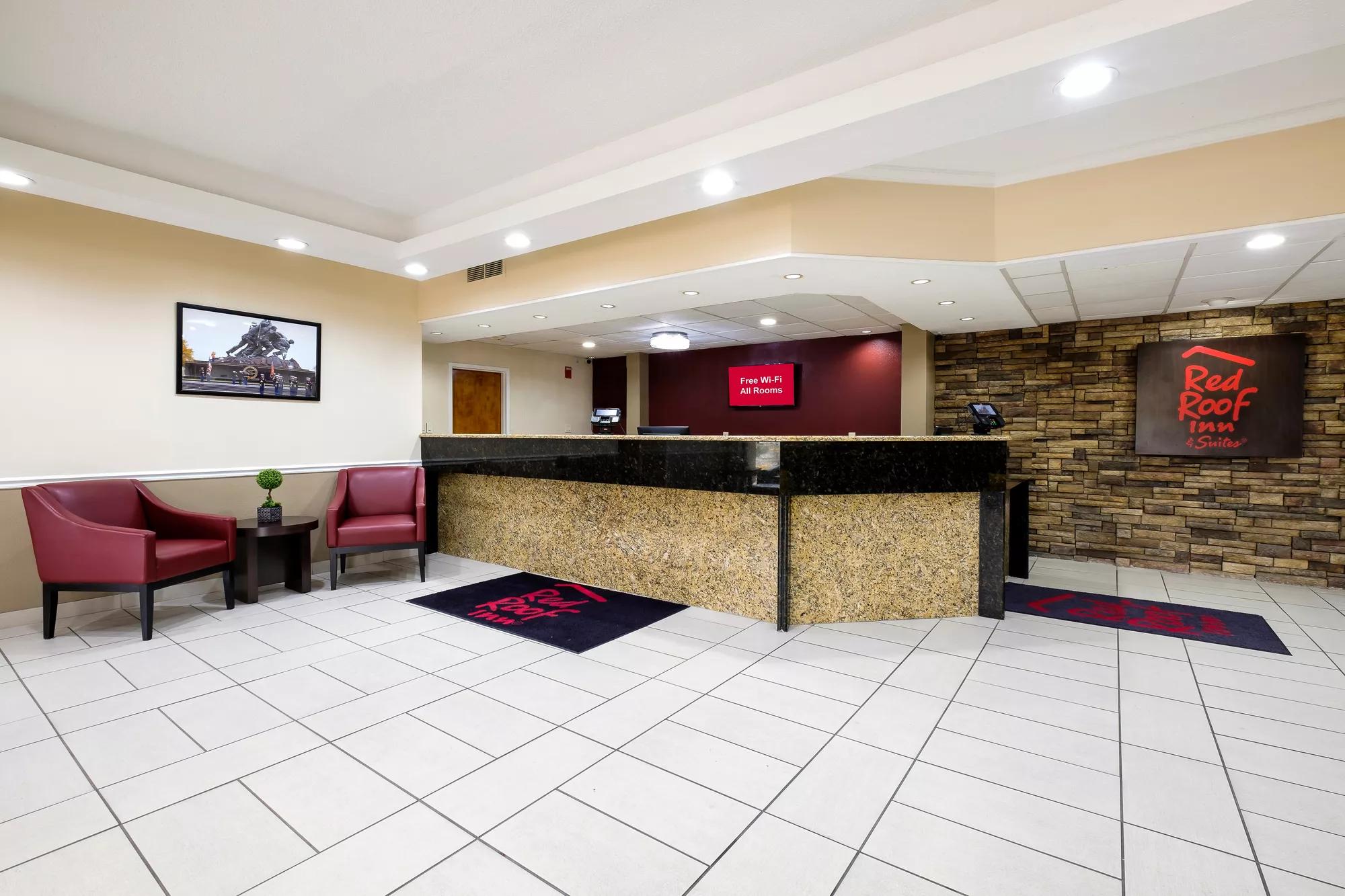 Red Roof Inn & Suites Jacksonville, NC Front Desk and Lobby Area Image
