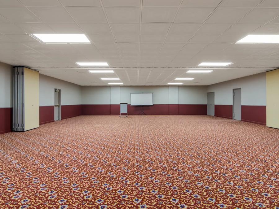 HomeTowne Studios & Conference Center Chicago – N Aurora/ Naperville Meeting Room Image