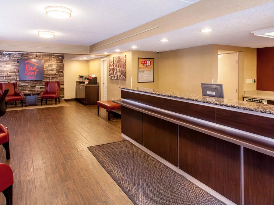 Red Roof Inn Detroit - Dearborn/Greenfield Village Front Desk and Lobby