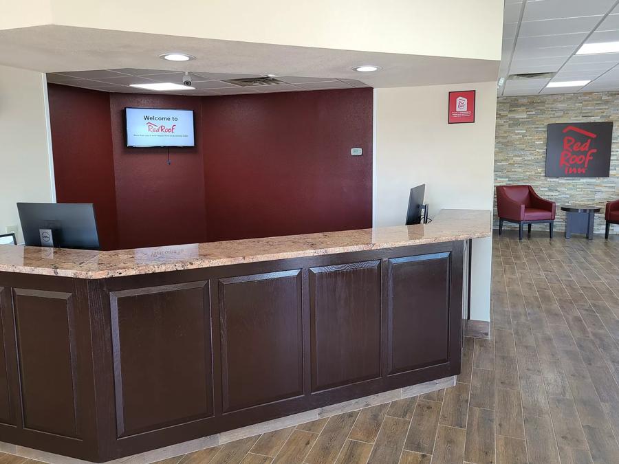 Red Roof Inn Staunton Front Desk Image