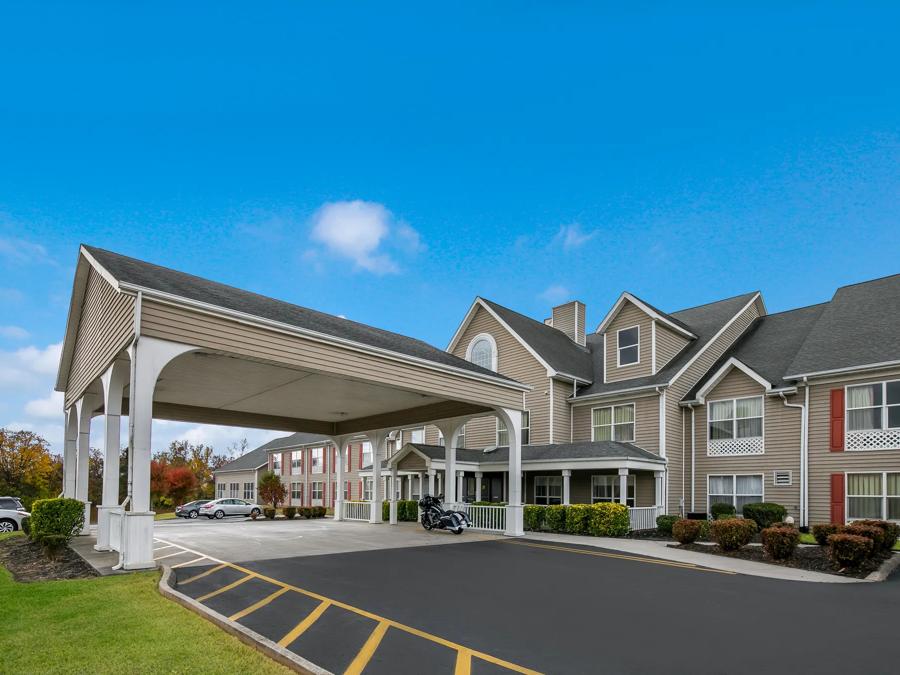 Red Roof Inn & Suites Knoxville East  747-Exterior-2 (12.8.22)