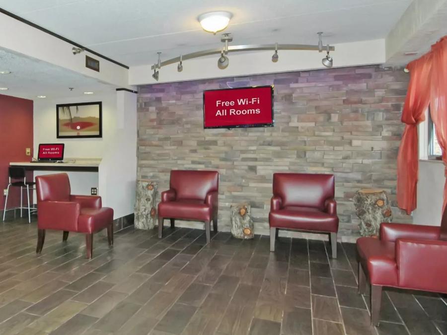 Red Roof PLUS+ Chicago - Hoffman Estates Lobby Image