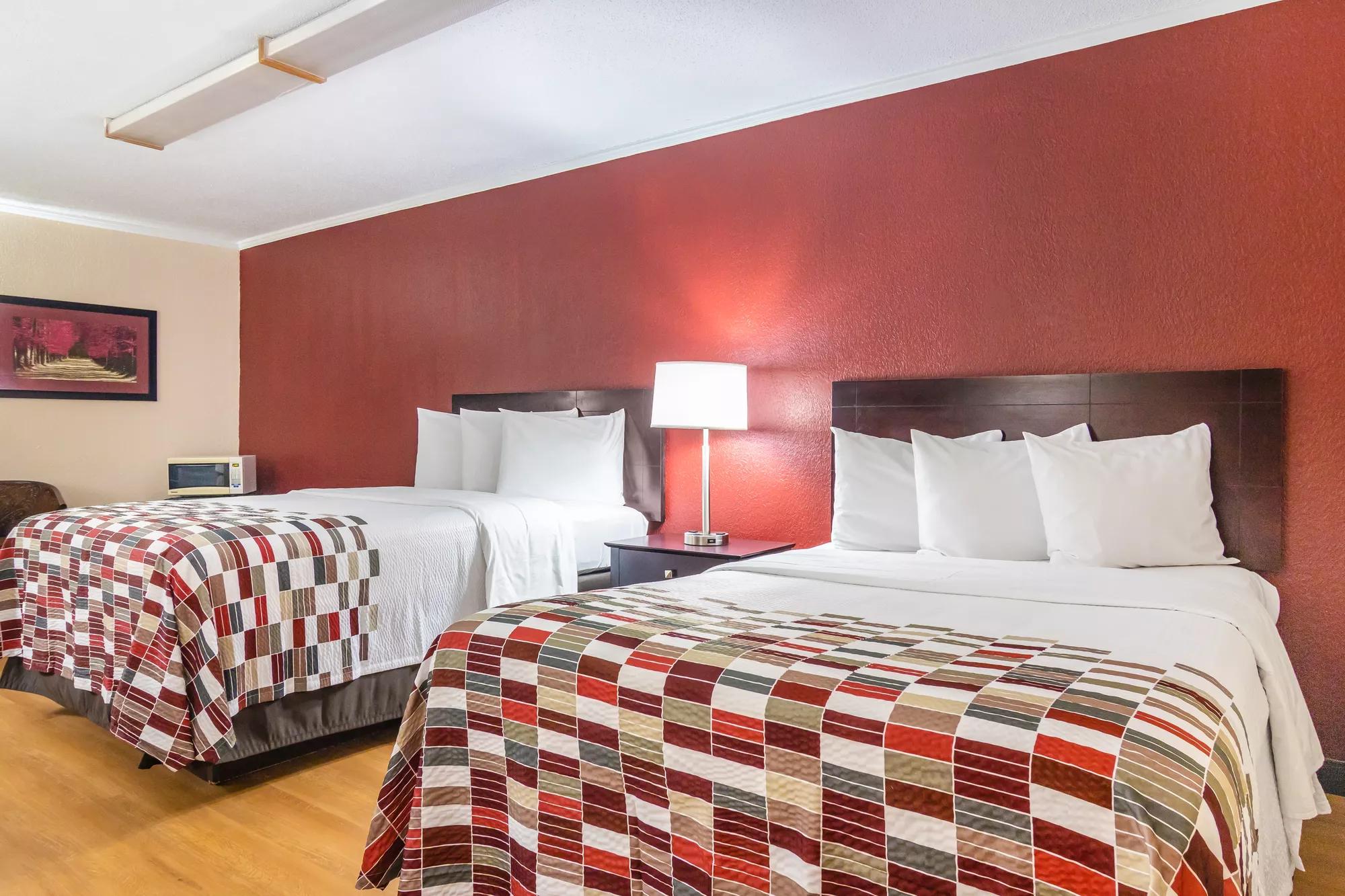 Red Roof Inn Ashtabula - Austinburg Deluxe Double Bed Image