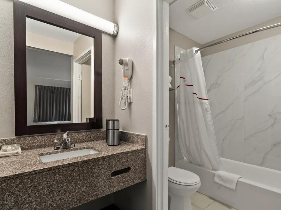 Superior King Non-Smoking Bathroom Image