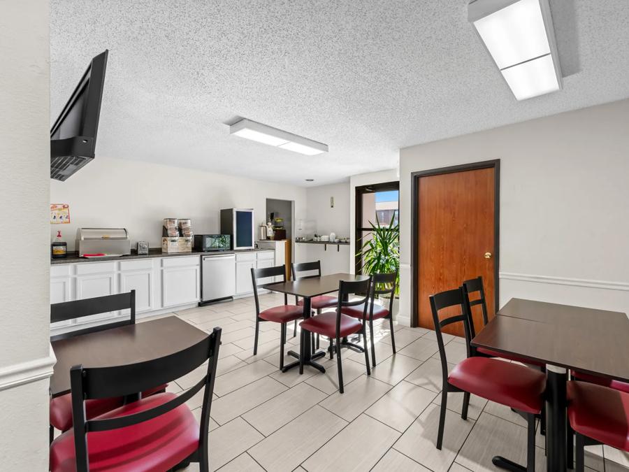 RRI1262_BreakfastArea-1-PRO Approved 4-7-26 Image