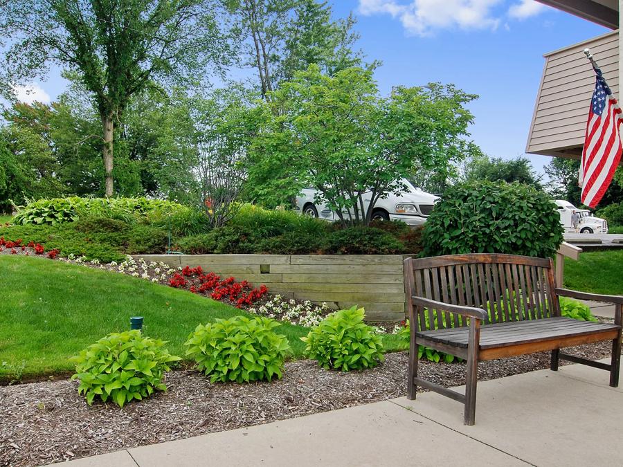 Red Roof Inn Cleveland - Mentor/Willoughby Outdoor Sitting Area