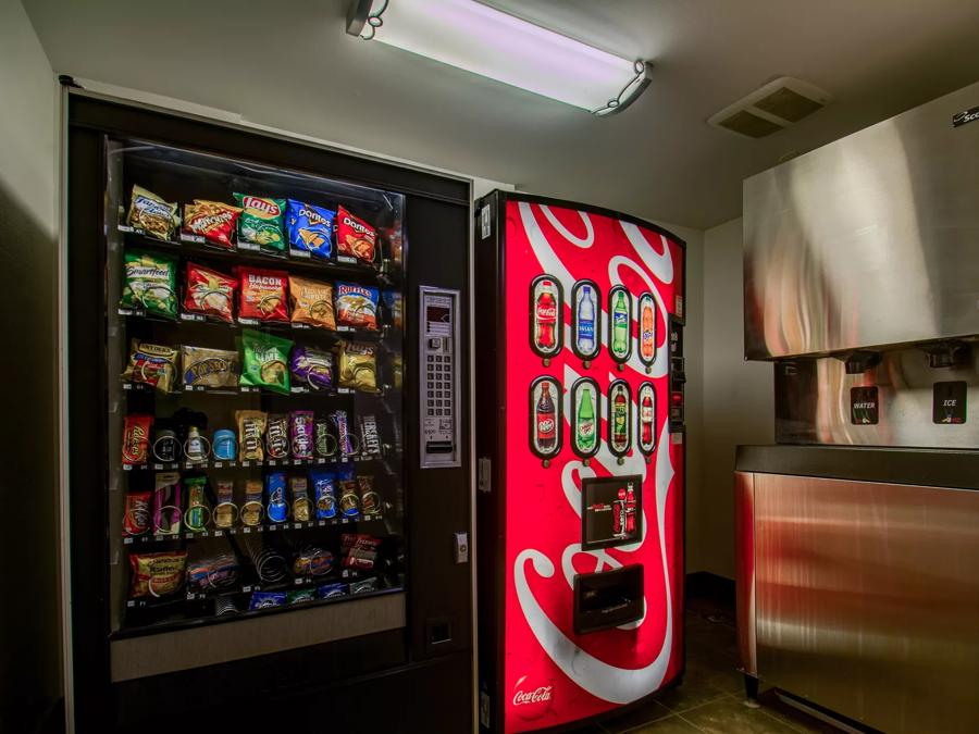 Red Roof Inn Batavia Vending Image