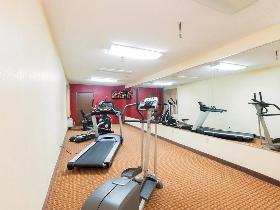 Red Roof Inn & Suites Cincinnati North - Mason Fitness Center Image