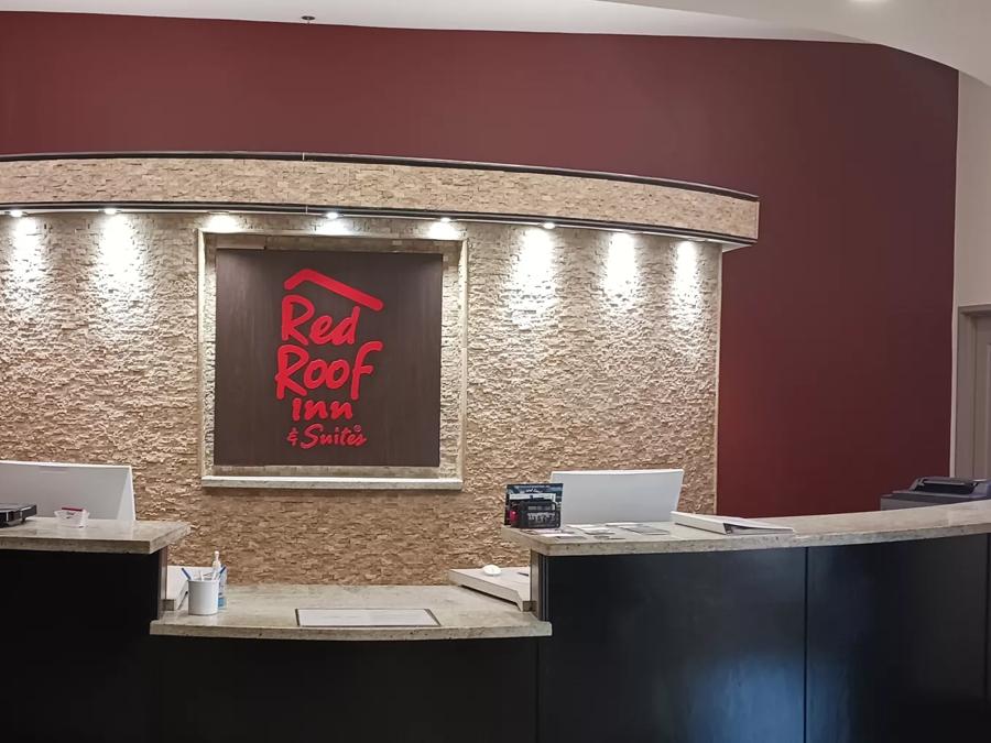 Red Roof Inn & Suites Longview Front Desk Image