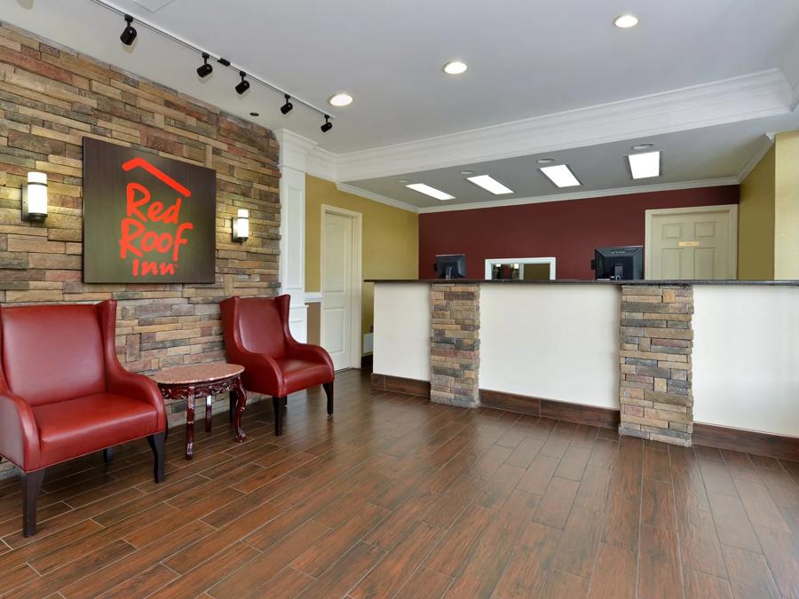 Red Roof Inn Dalton Front Desk and Lobby Image