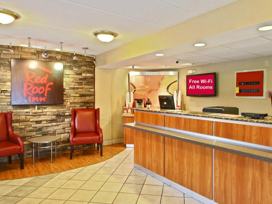 Red Roof Inn Greensboro Coliseum Front Desk and Lobby Image