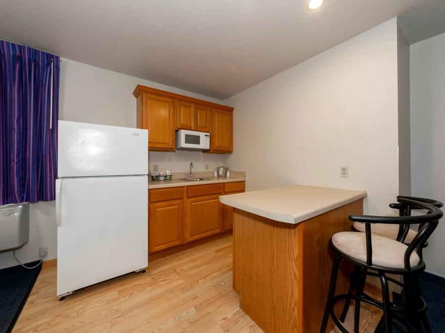 Red Roof Inn St Robert - Ft Leonard Wood Suite Kitchenette Image