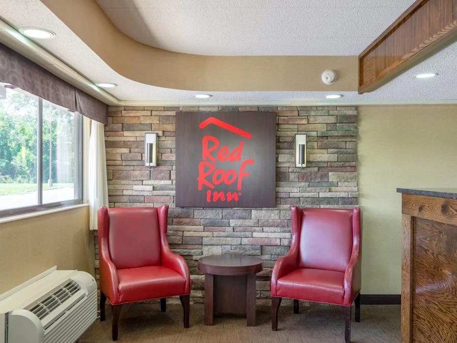 Red Roof Inn Kalamazoo East - Expo Center Front Desk and Lobby Image