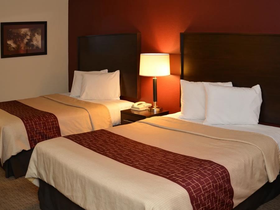 751-deluxe 2 queen beds 3 Image