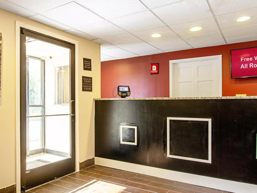 Red Roof Inn Scottsburg Front Desk Image