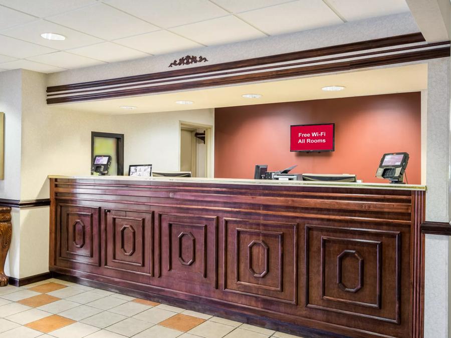 Red Roof Inn Hendersonville Front Desk Image