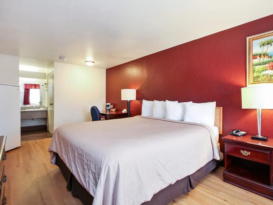 Red Roof Inn Lompoc Single King Bed Room Image