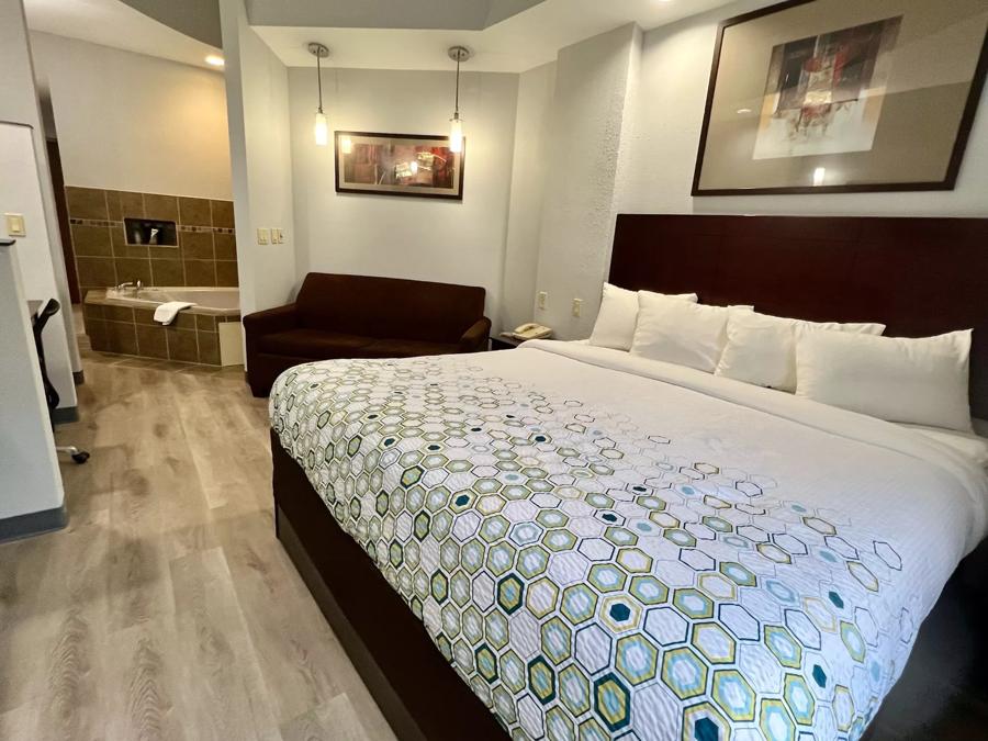 HomeTowne Studios & Suites Washington  Studio 1 King Bed Jetted Tub Non-Smoking