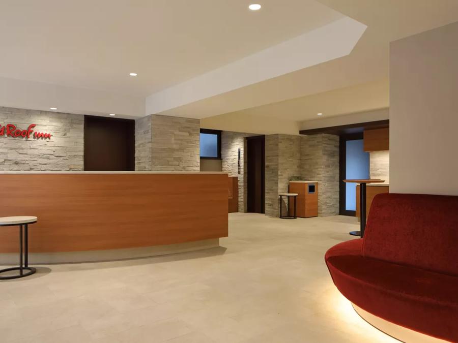 Red Roof Inn Kamata Front Desk and Lobby Area Image