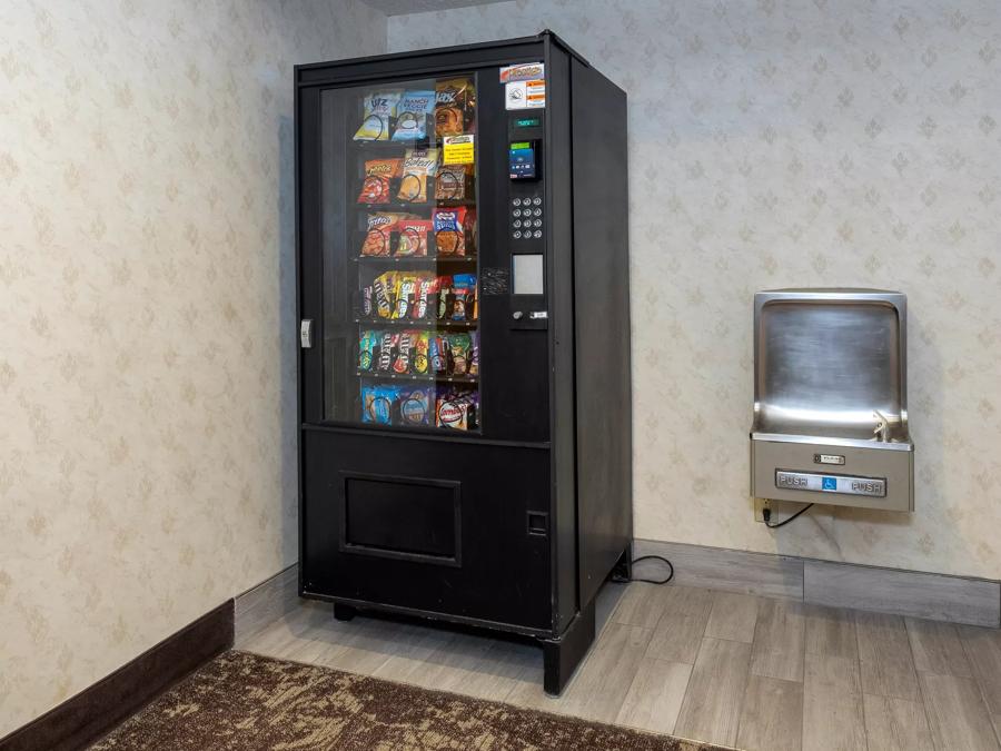 Red Roof Inn Clifton Park Vending Image