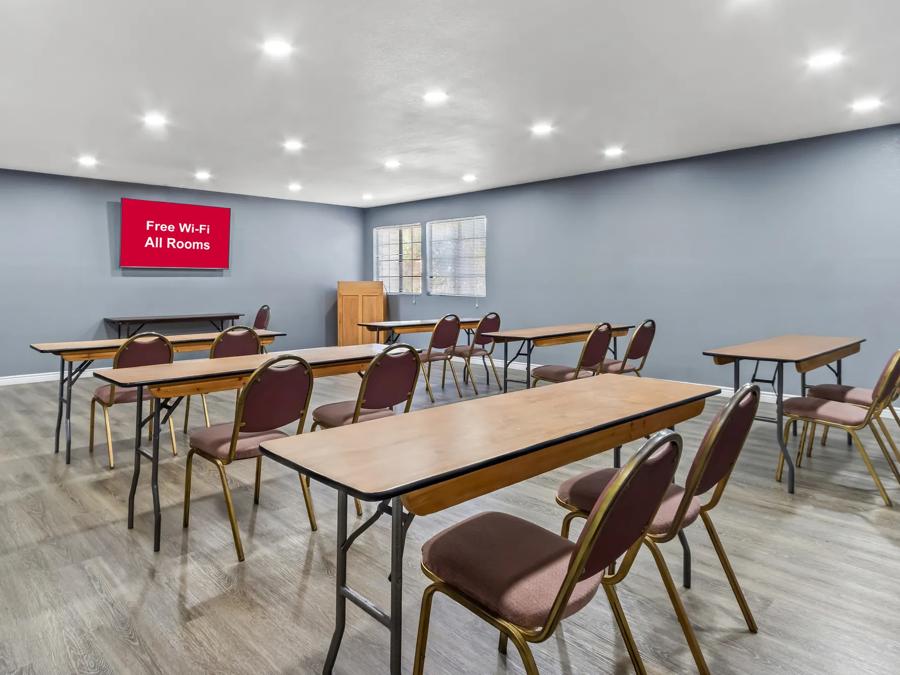 RRI1490 ¬- HTS1491_Meeting Space 2 PRO Approved 7-22-25 Image