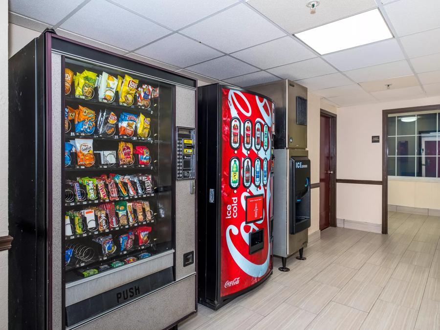 Red Roof Inn Knoxville Central - Papermill Road Vending Image