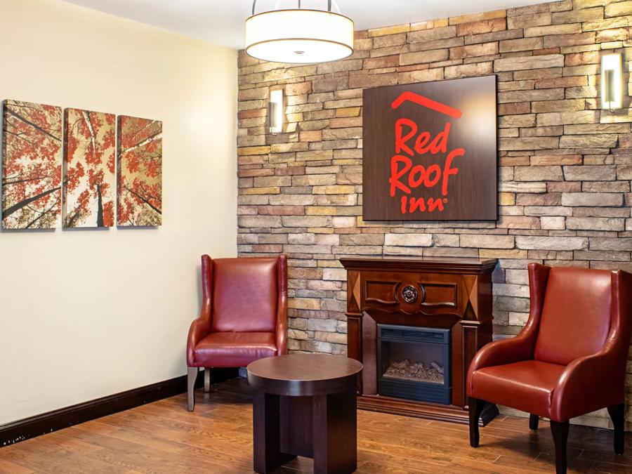 Red Roof Inn & Suites Middletown - Franklin Lobby Sitting Area Image