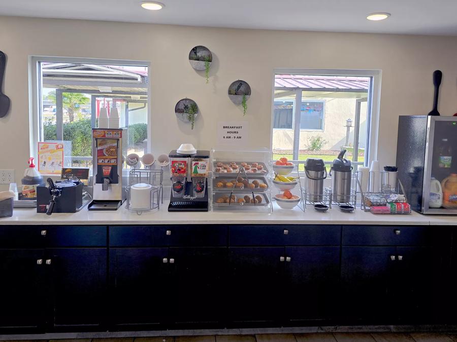 Red Roof Inn Lumberton Breakfast Area