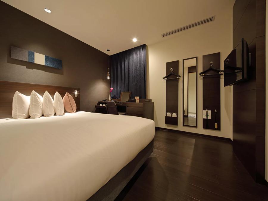 Red Roof Inn & Suites Osaka – Namba/Nippombashi Full Bed Image