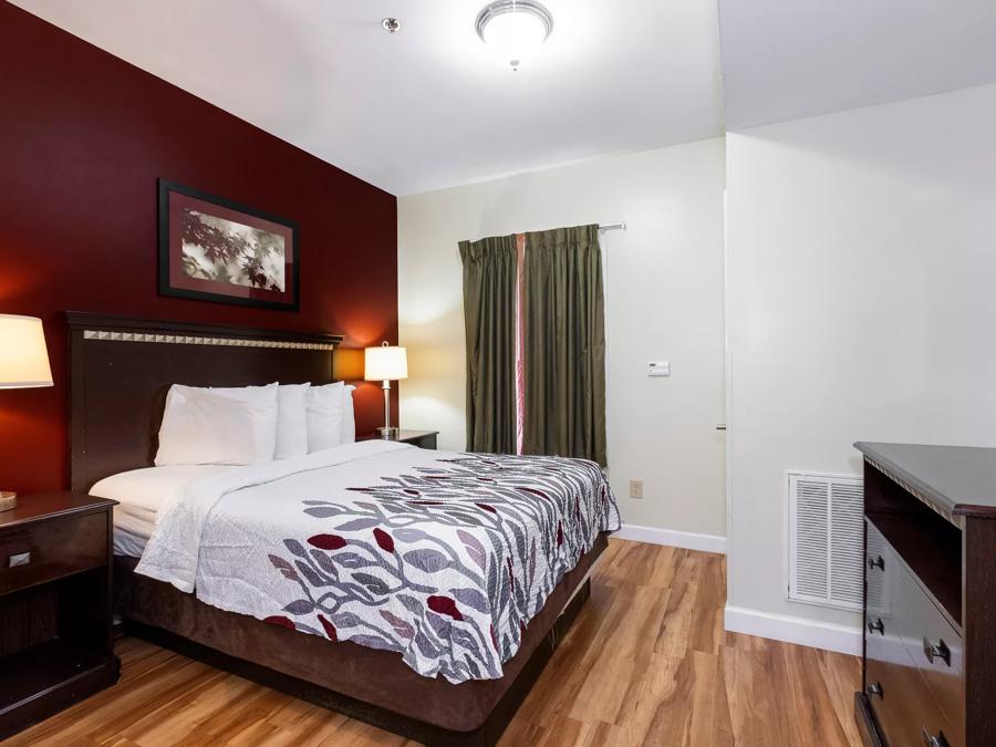 Red Roof Inn & Suites Wilson Suite King with Kitchenette Non-Smoking Image