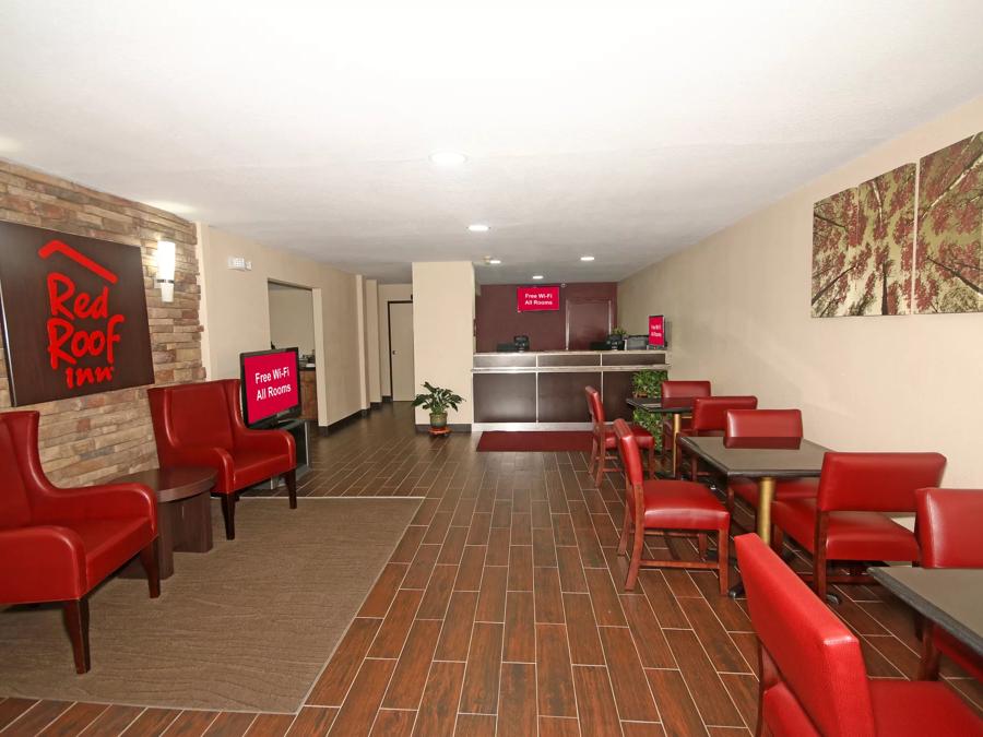 Red Roof Inn Hillsville Front Desk and Lobby Area Image