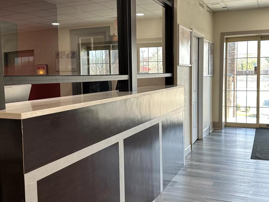 Red Roof Inn Richmond, VA – W Broad St Front Desk Image