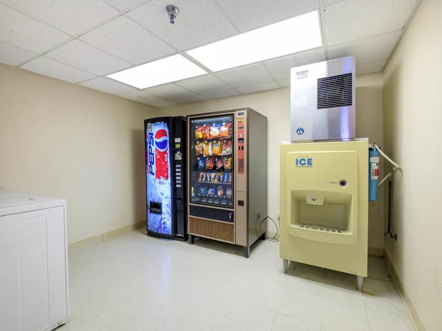 Red Roof Inn Holton Vending Image