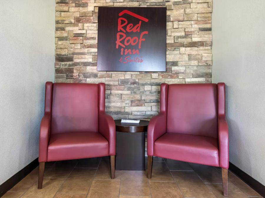 Red Roof Inn & Suites Statesboro - University Lobby Image