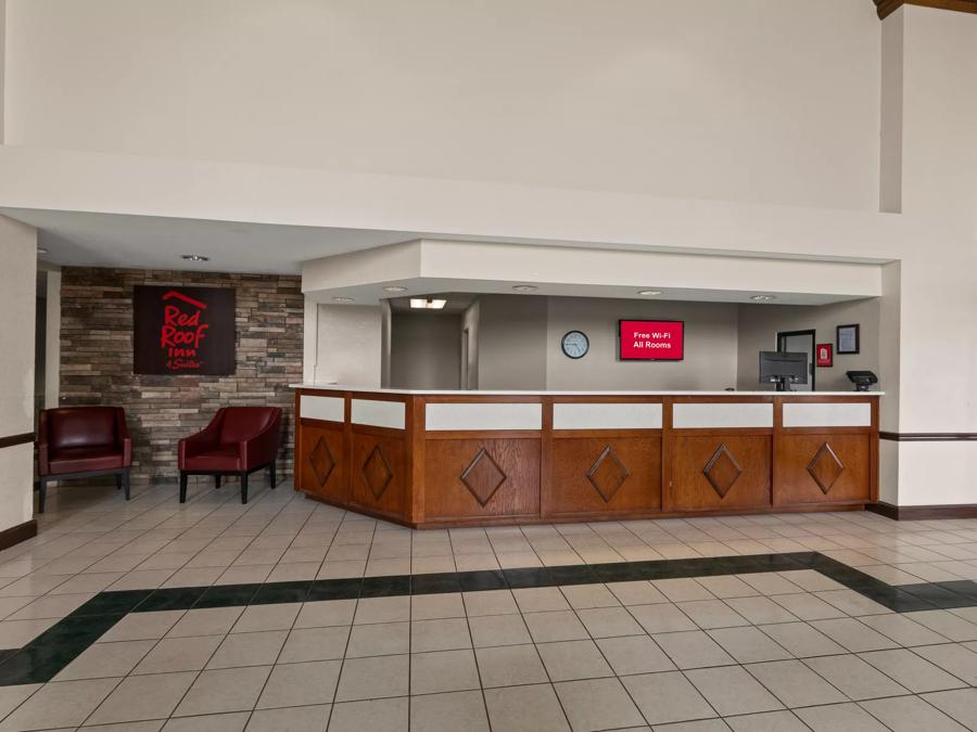 Red Roof Inn & Suites Newnan Front Desk Image