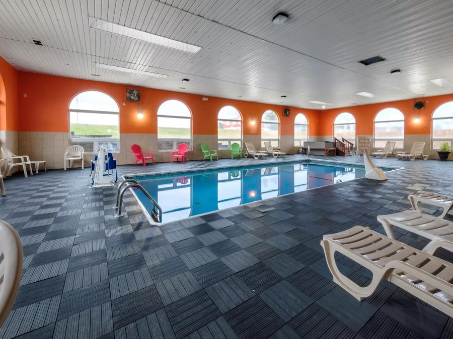 Red Roof Inn Osage Beach - Lake of the Ozarks Indoor Swimming Pool Image