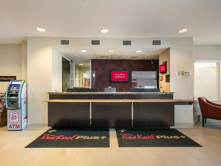 Red Roof PLUS+ Boston - Logan Front Desk Image