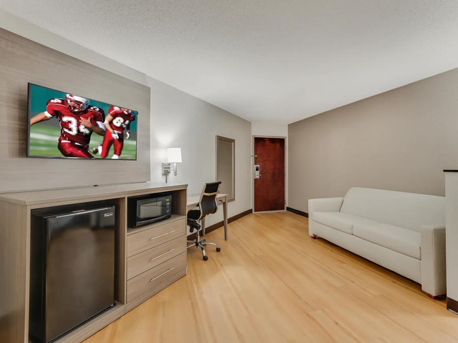 1231-Suite-1-King-4 (5.6.22) Image