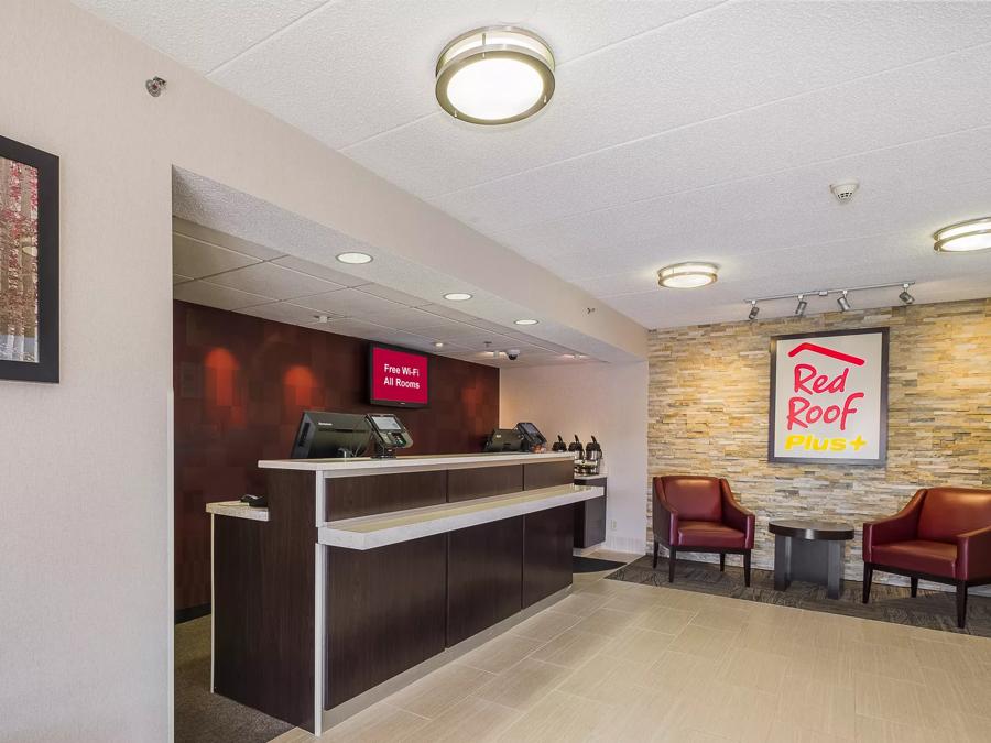 Red Roof PLUS+ Boston - Framingham Front Desk and Lobby Room