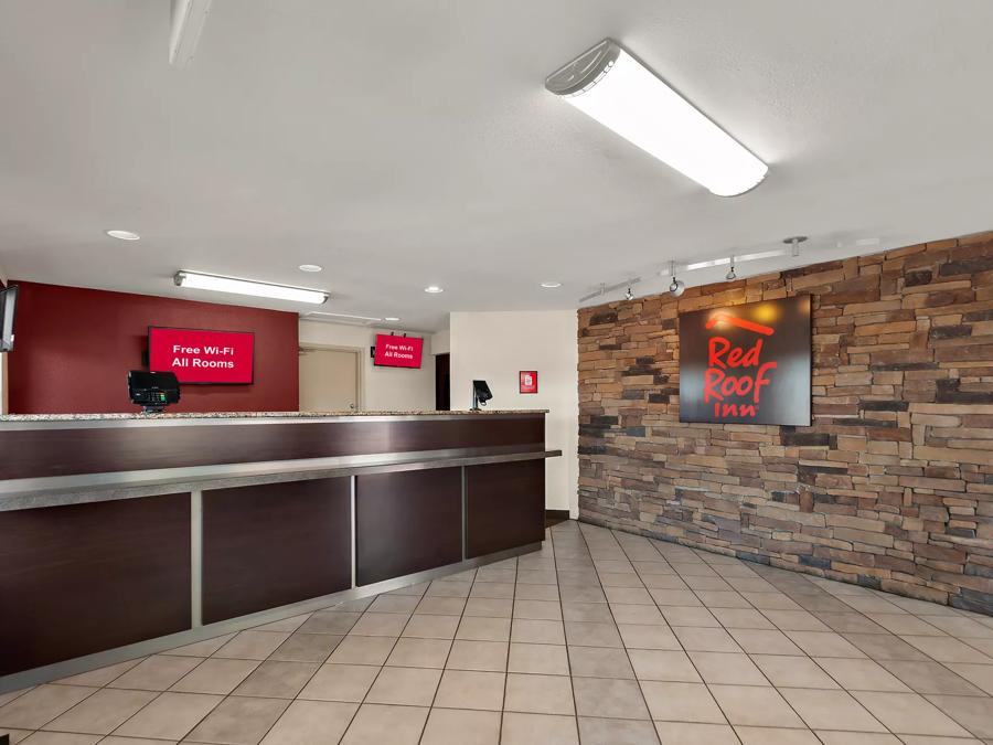 Red Roof Inn Winchester, VA Front Desk and Lobby Area Image