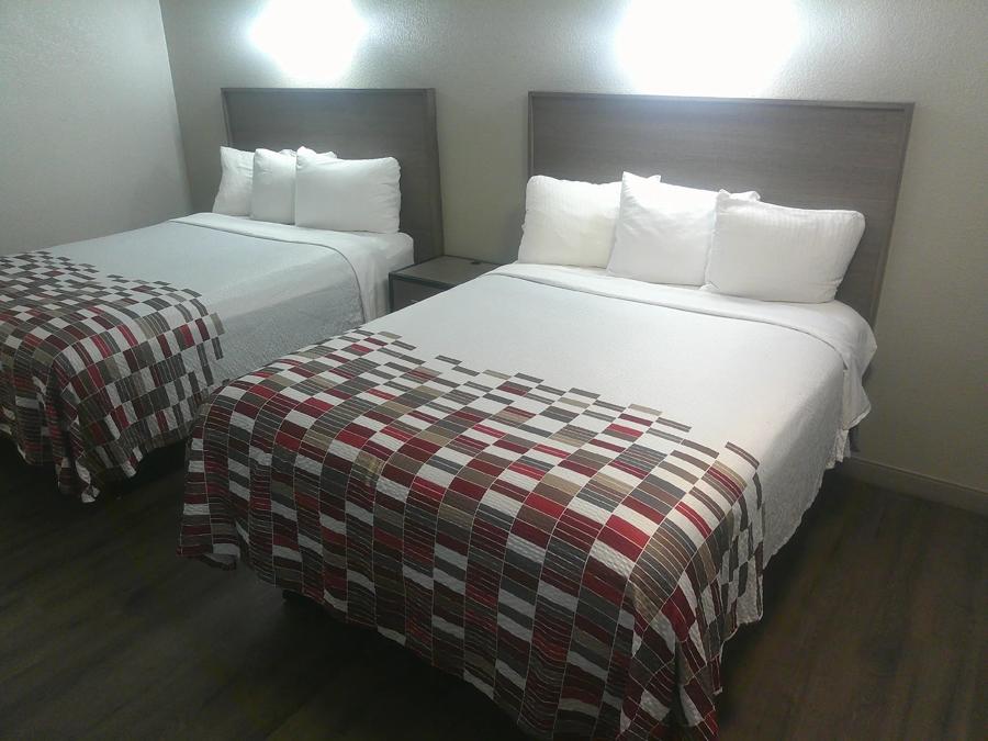 Red Roof Inn Washington, DC 2 Queen Beds Non-Smoking
